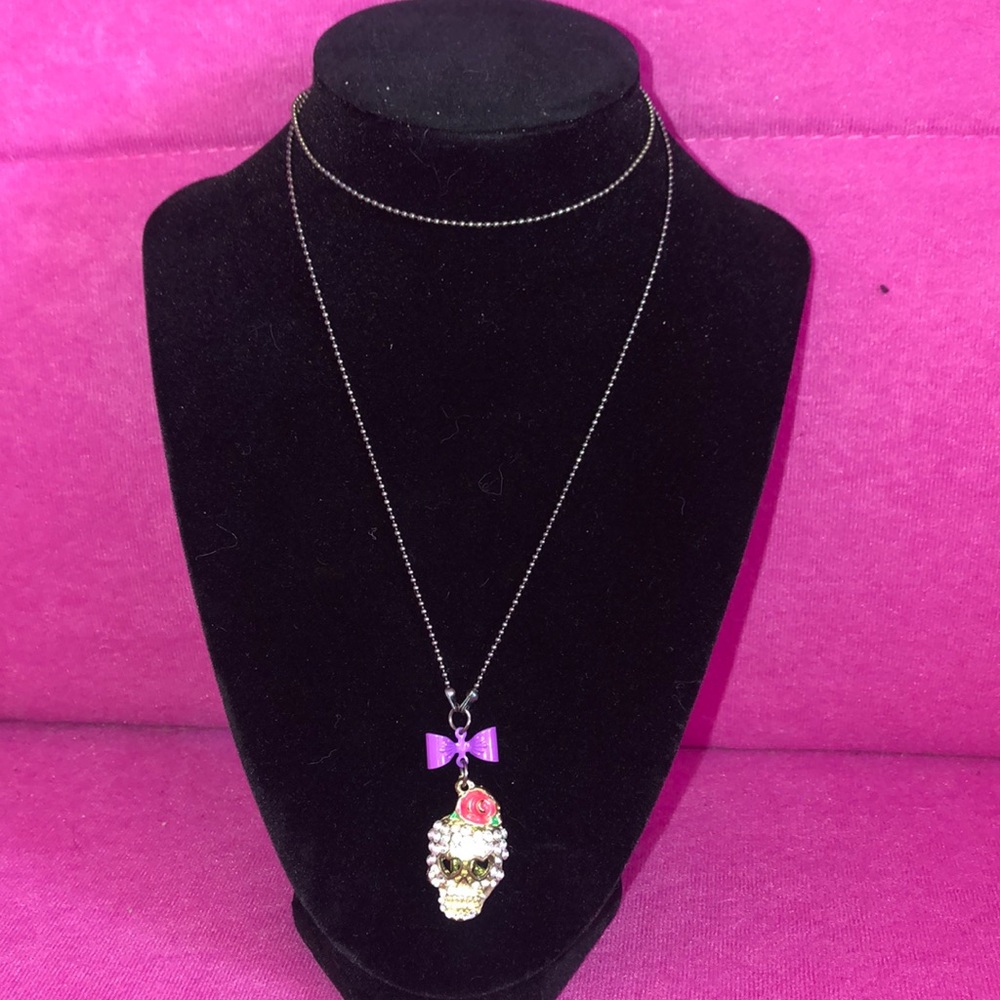 ⭐️Skull & Bow Necklace